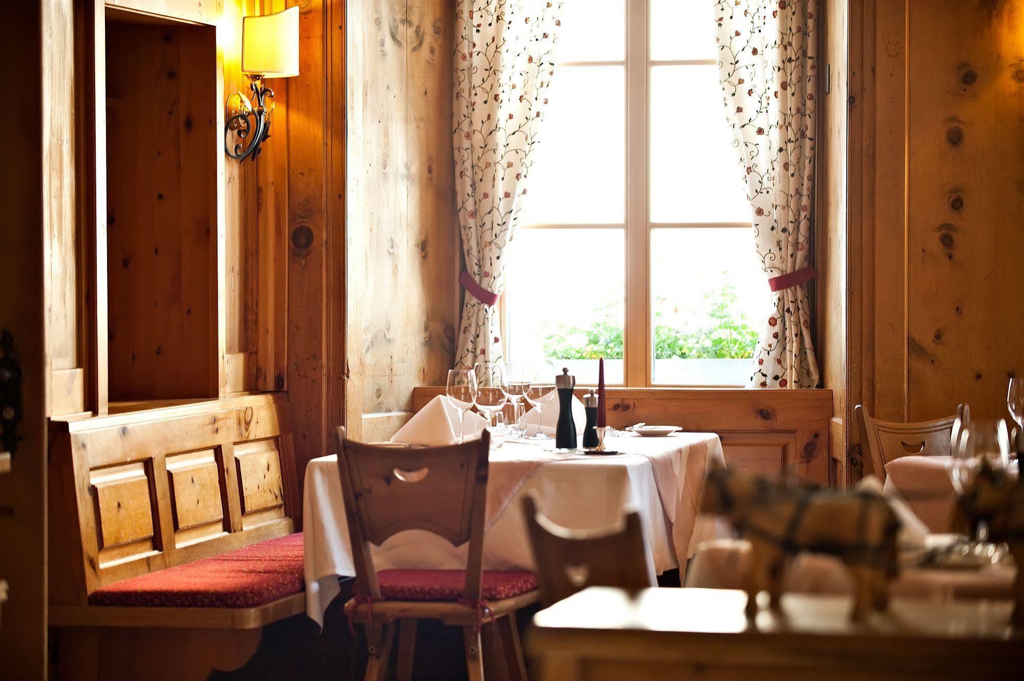 Hotel Engiadina Цуоц Екстериор снимка